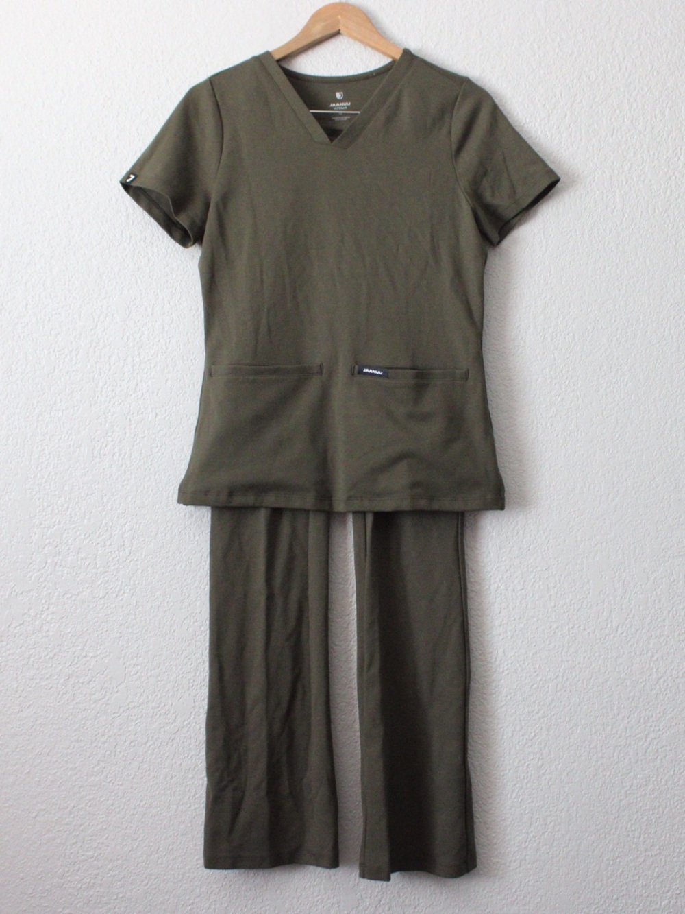 Jaanuu Cesi Slim Scrub Top & Perri Yoga Scrub Pants Set